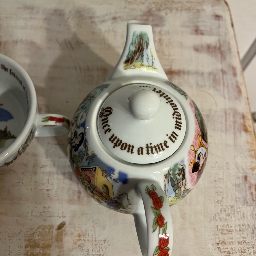 PAUL CARDEW 2012 Snow White Poisoned Apple Porcelain Teapot *England - Picture 6 of 11